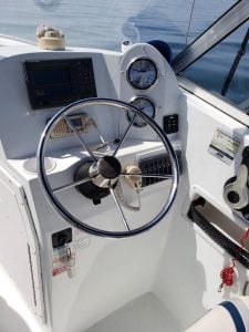 21' Polar Outboard Boat 2100DC helm